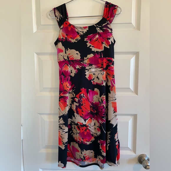Abstract Floral Dress - Picture 2 of 3